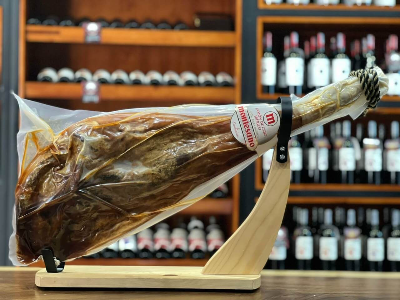 HỘP QUÀ : Montesano- Jamon Bellota pure Iberico 100%  (Full ham 7-9kg)